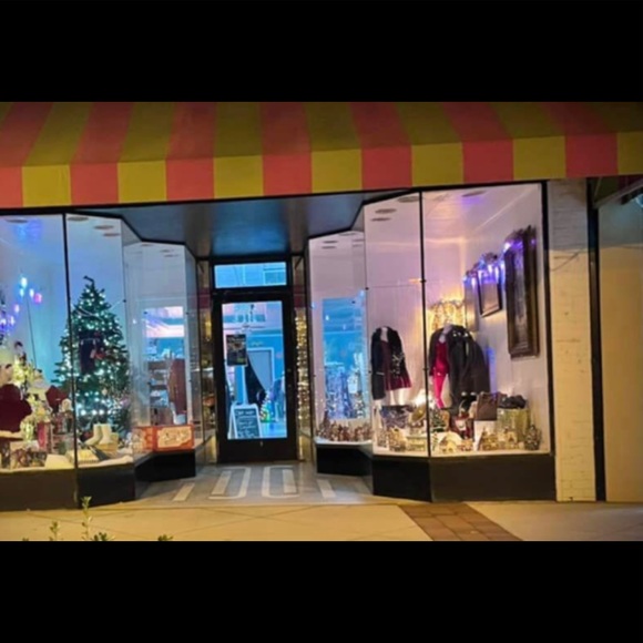 💗💗💗Meet your Posher! 💗💗💗 - Picture 4 of 6